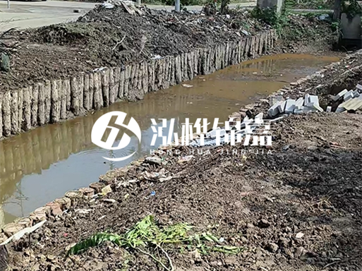 農村最便宜的護坡做法-松木樁護坡靠譜嗎?