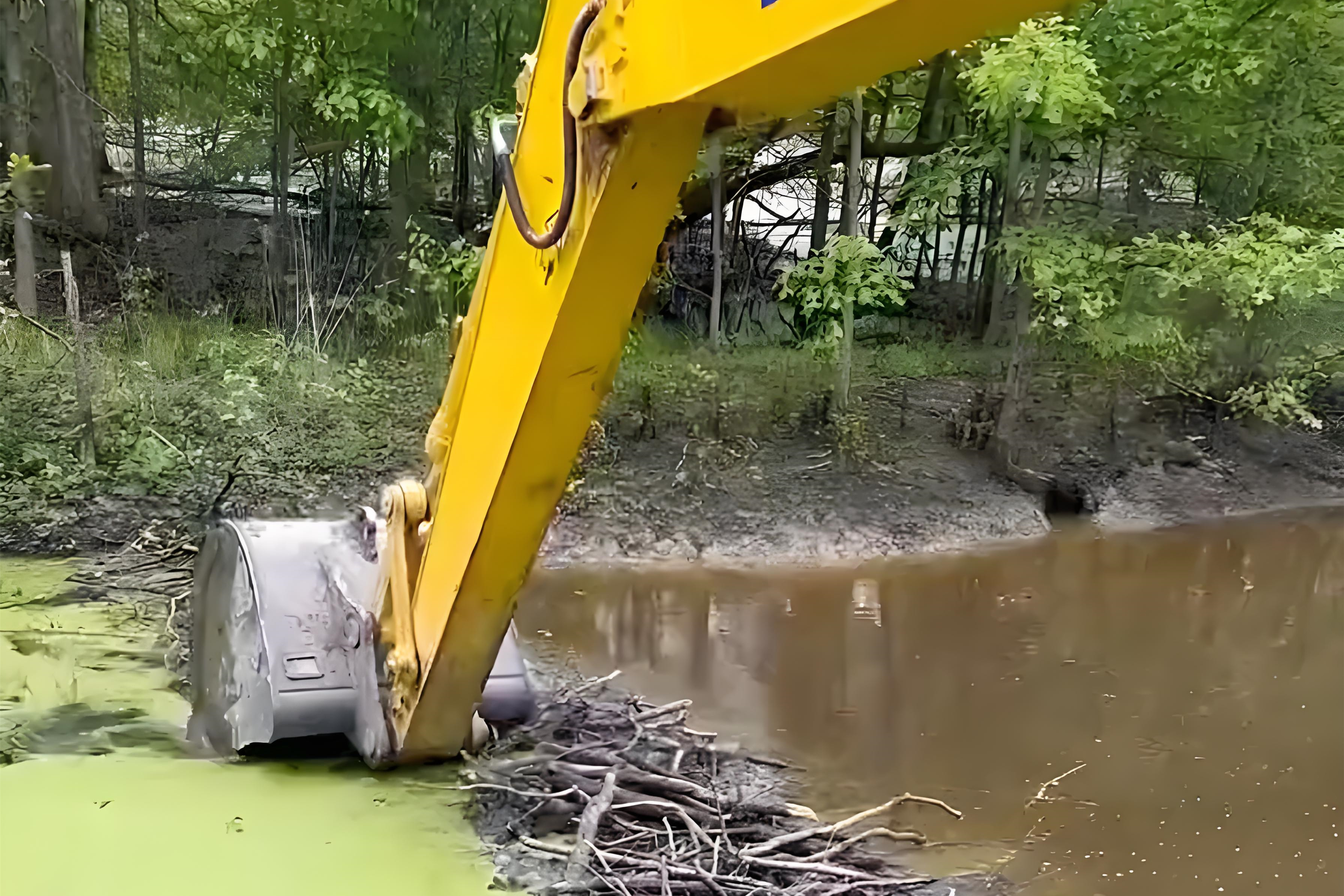 益陽水挖清淤團(tuán)隊(duì)泓樺錦嘉-水塘清淤中遇到大量垃圾如何處理?