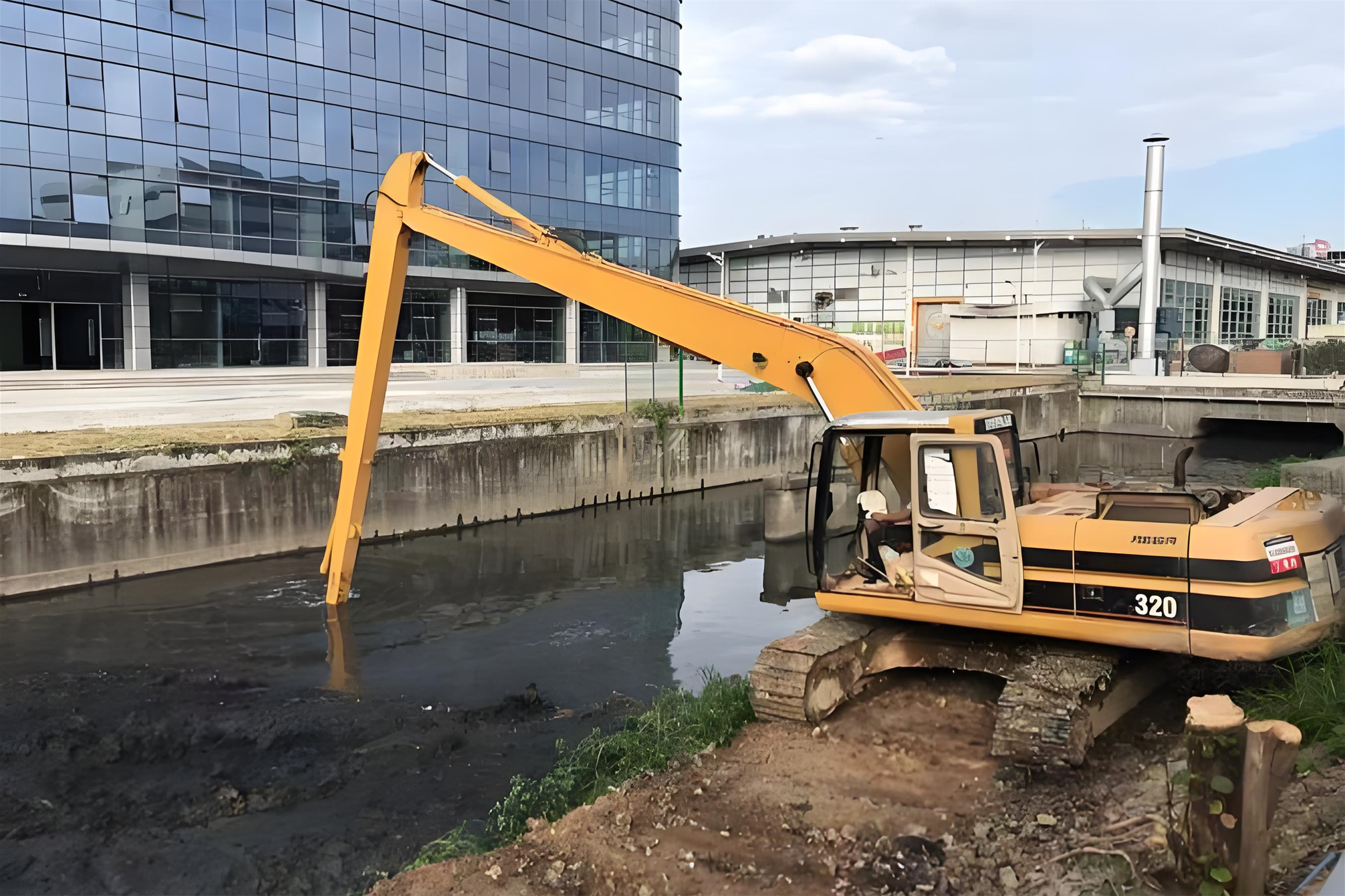 山西臨汾水挖清淤團(tuán)隊(duì)泓樺錦嘉-水庫清淤需要放空水嗎?